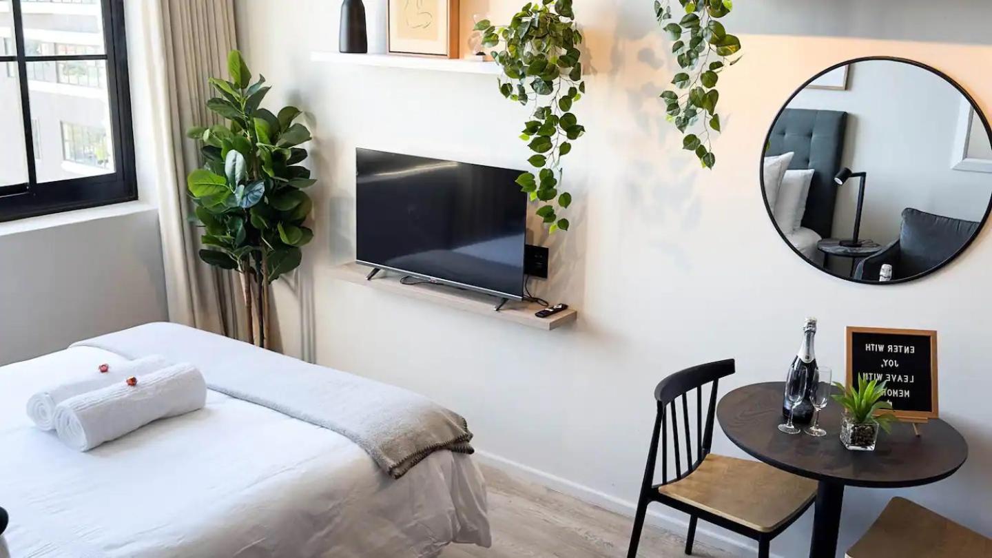 Luxury Tiny / Co_living / Views Apartment